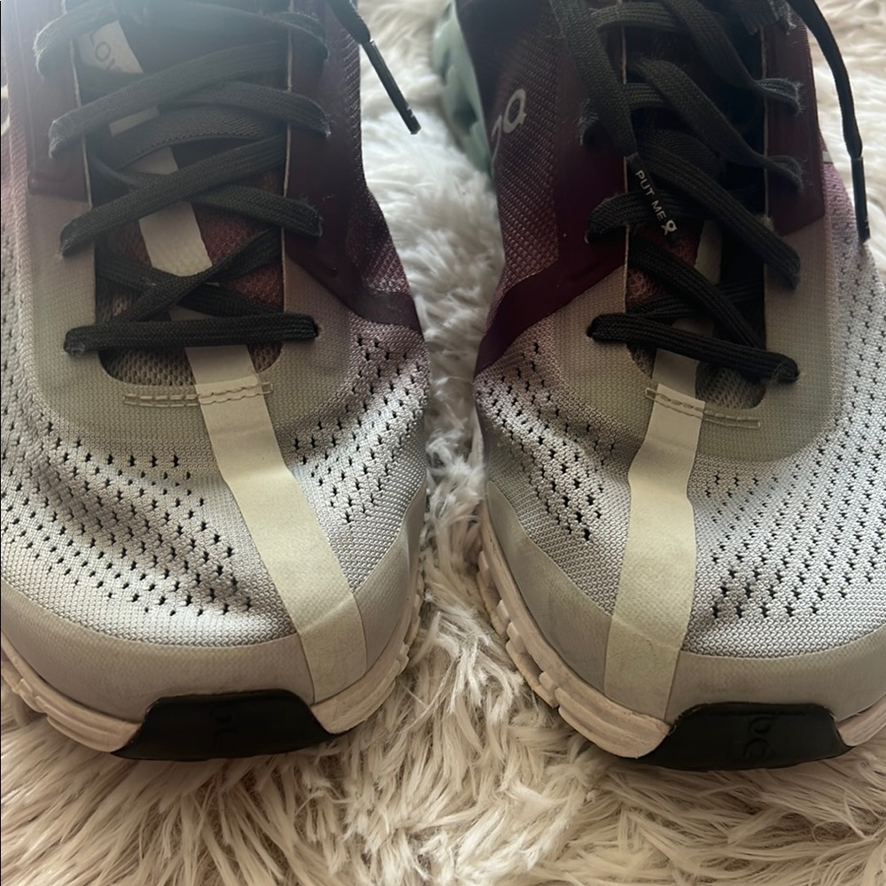 ON Running Gray and Maroon Sneakers - Picture 5 of 8